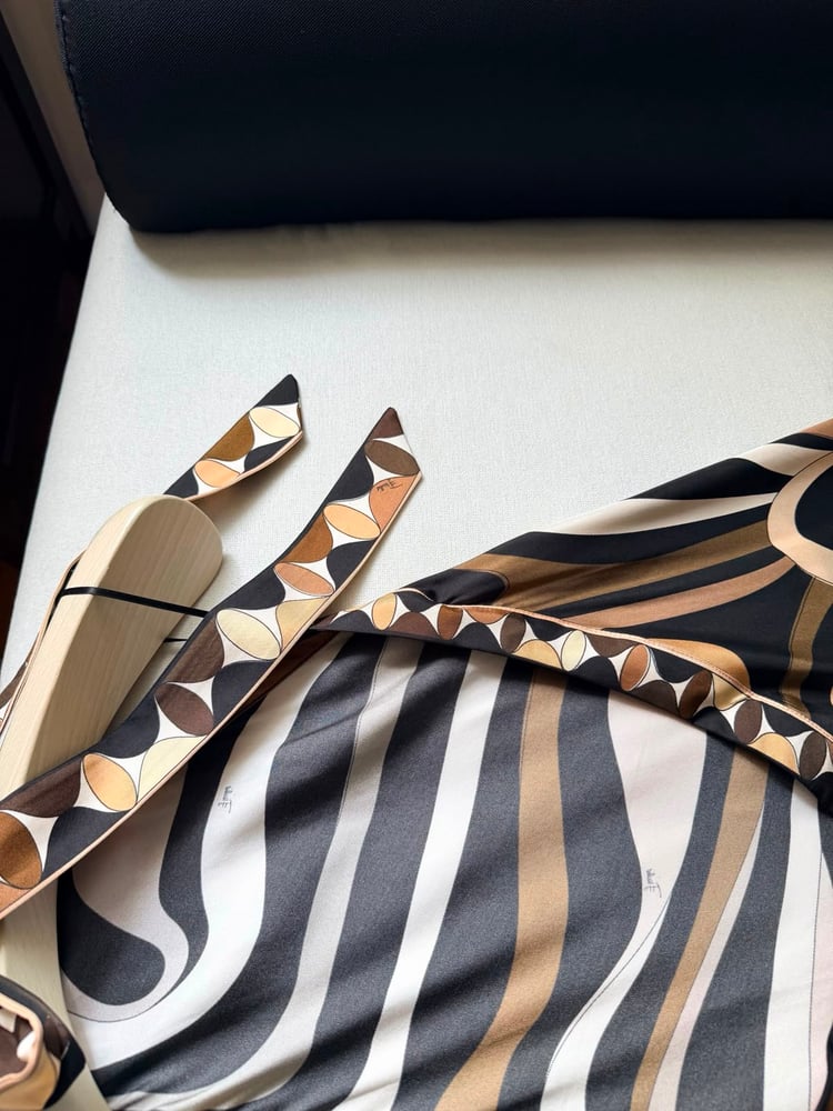 فستان "بويتشي" الحريري بياقة هولتر (Pucci Silk Halter Dress)