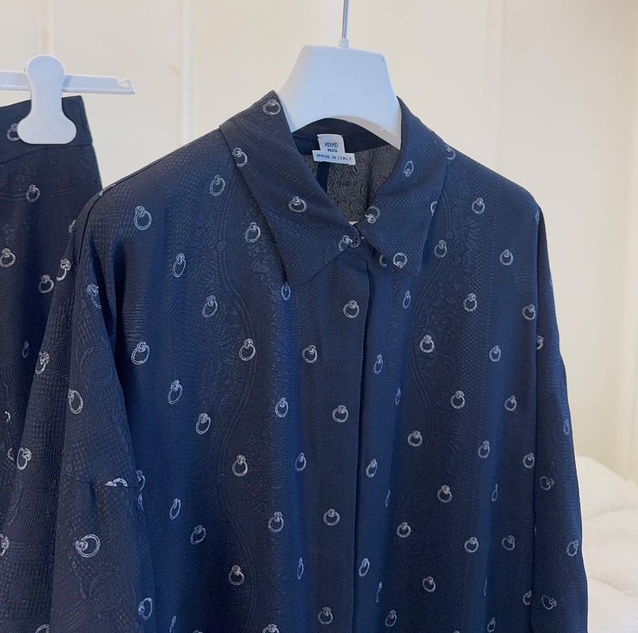طقم نسائي فاخر منقوش من هيرميس (Hermès)