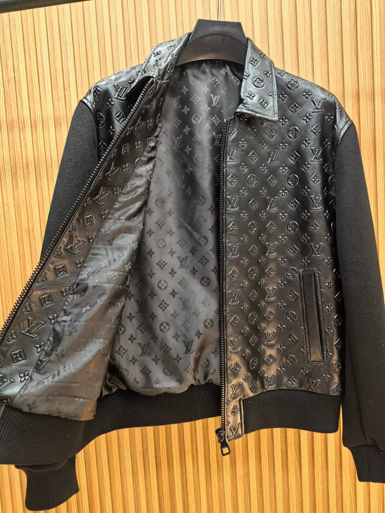 جاكيت لويس فيتون المنقوش الفاخر (Louis Vuitton Monogram Embossed Jacket)