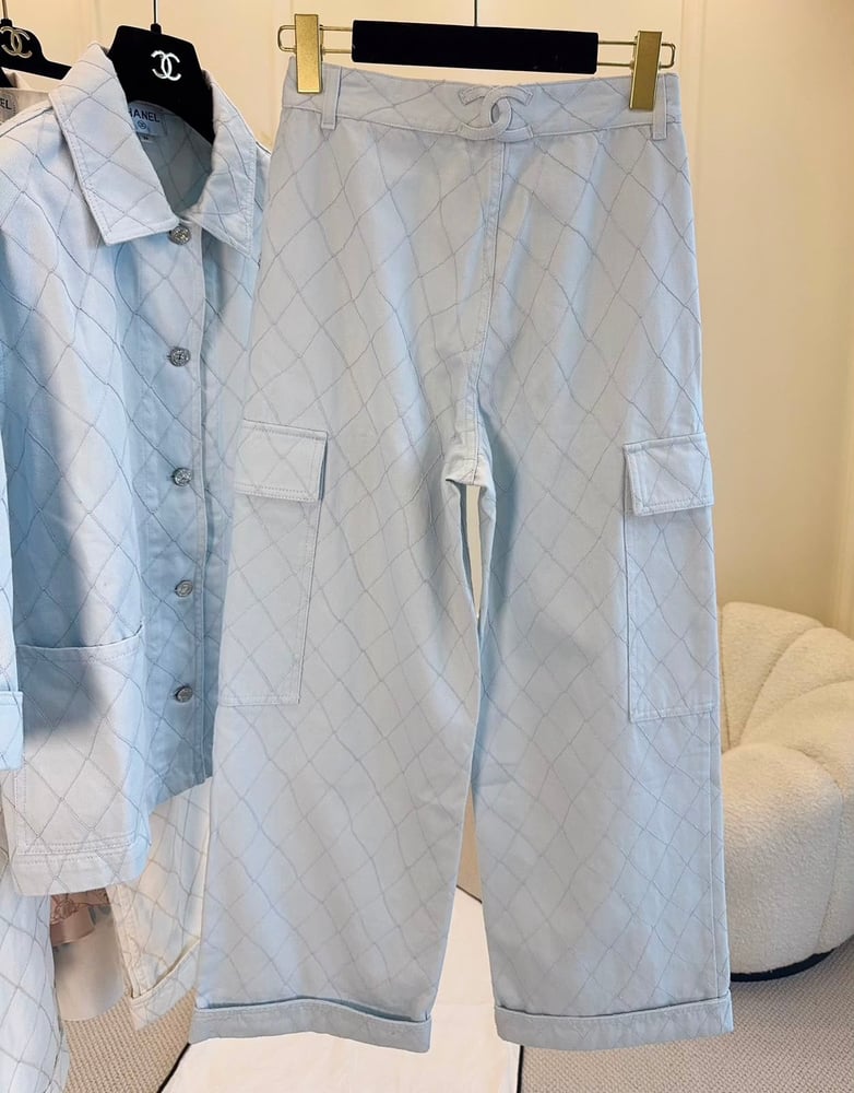طقم "شانيل" الكاجوال المبطن (Chanel Quilted Cargo Set)