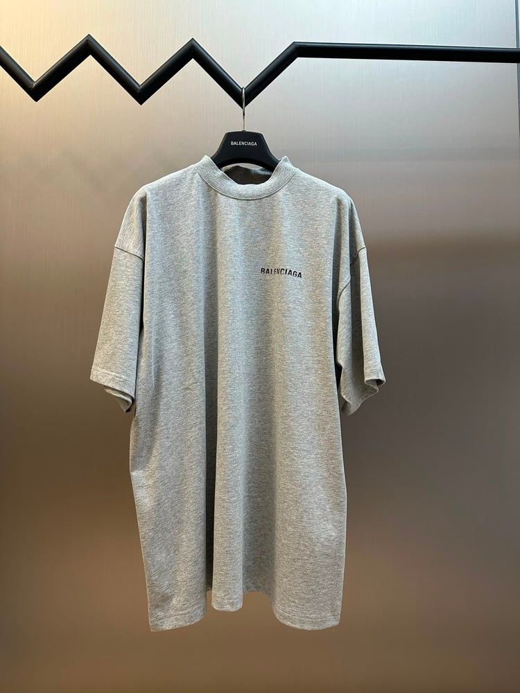 تيشرت رجالي فاخر رمادي من بالنسياغا (Balenciaga)