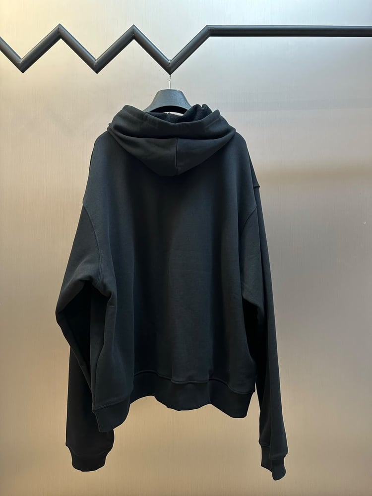 هودي بالنسياغا المطبوع بشعار الجرافيتي (Balenciaga Graffiti Logo Hoodie)
