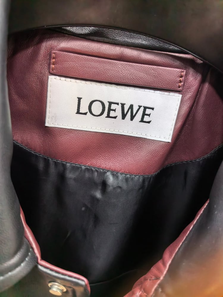 جاكيت لويفي الجلدي ثنائي اللون (Loewe Two-Tone Leather Jacket)
