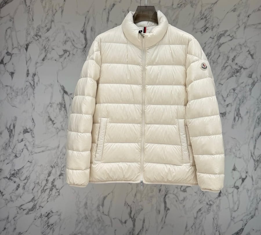 جاكيت شتوي رجالي منفوخ فاخر من مونكلير (Moncler)