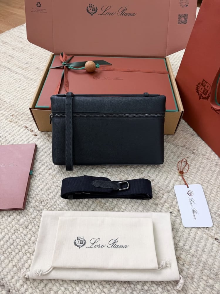 حقيبة يد وباسكت فاخرة "لورو بيانا" (Loro Piana)