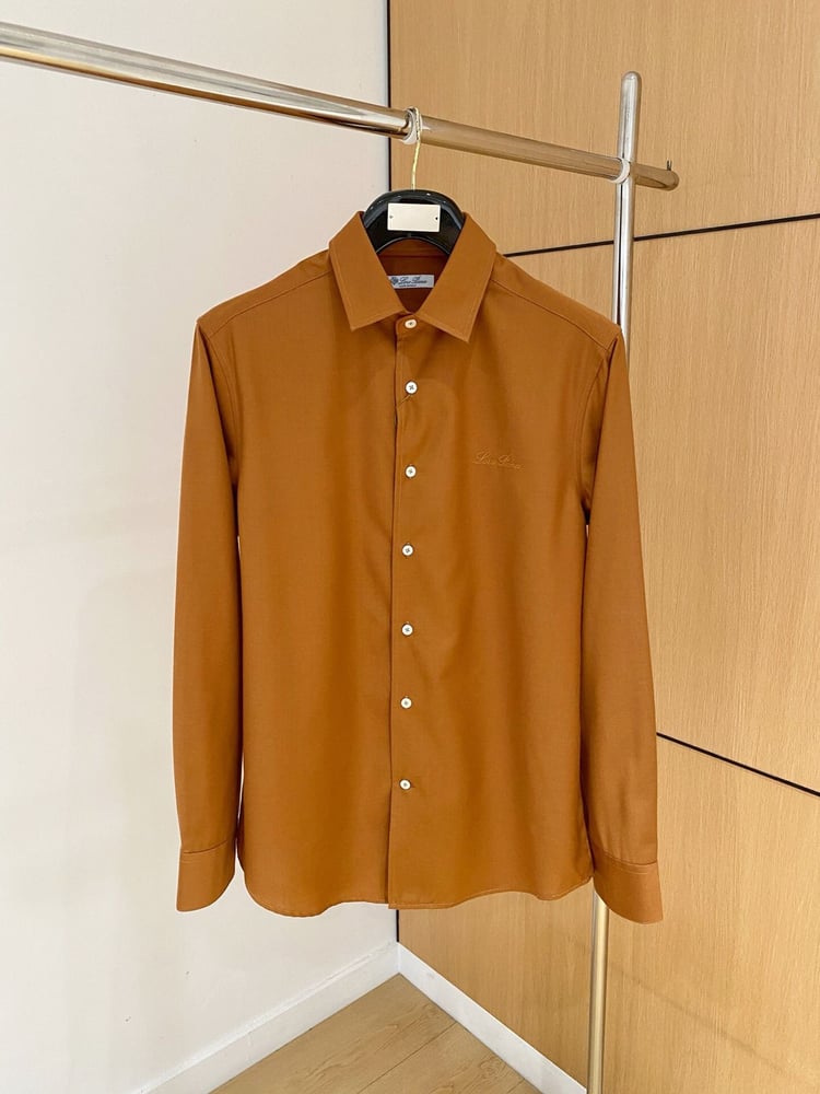 قميص "لورو بيانا" (Loro Piana)