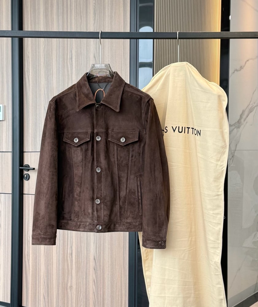 جاكيت جلد شمواه رجالي بني فاخر من لويس فويتون (Louis Vuitton)