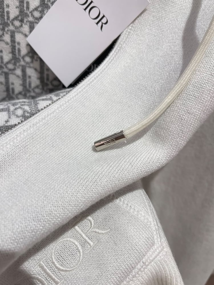 هودي ديور النسائي بتصميم العكس المزدوج ونقشة الكانّاج الفاخرة (Dior Reversible Oblique Zip-Up Hoodie)