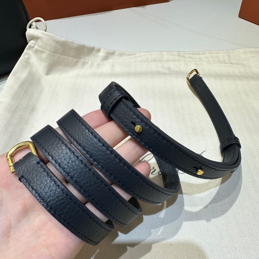 حقيبة "لورو بيانا" (Loro Piana) Extra Pocketبلون رمادي فاحم مقاس ١٩ سم