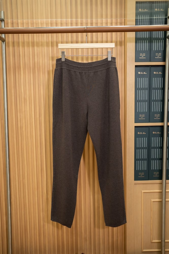 طقم هودي بسحاب وبنطلون فاخر من لورو بيانا (Loro Piana Wool Zip-Up Tracksuit)