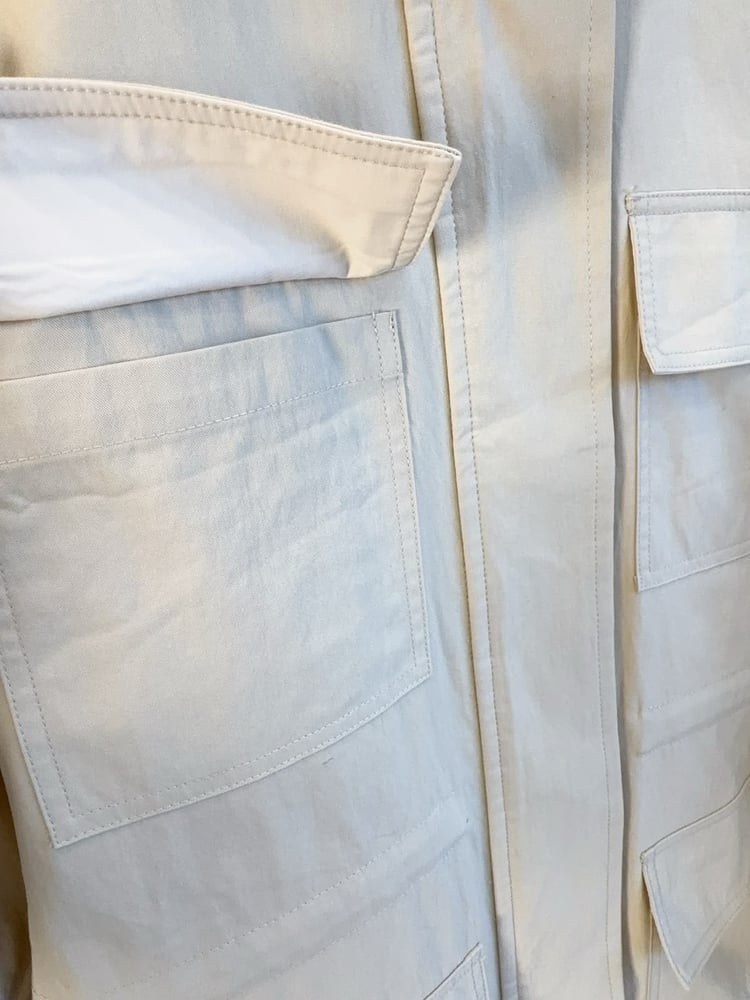 جاكيت Brunello Cucinelli الفاخر بتصميم سفاري