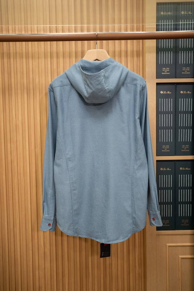 طقم رجالي فاخر (قميص بغطاء رأس وبنطلون) من كيتون (Kiton)