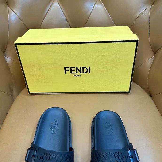 صندل فندي أسود بنقشة FF مفرغة Fendi FF Interlace Sandals