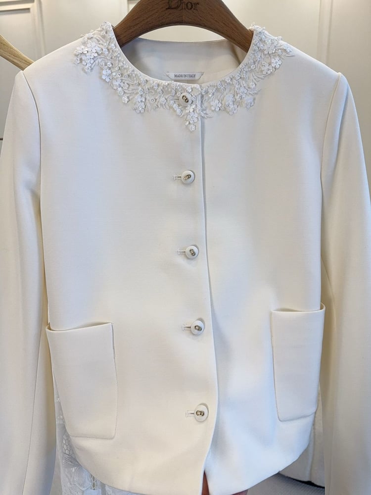 سترة ديور البيضاء المطرزة (Dior White Embellished Jacket)