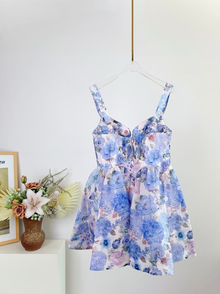 فستان "زيمرمان" القصير بنقشة الزهور الزرقاء (Zimmermann Floral Mini Dress)