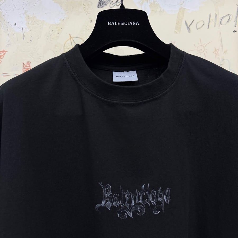 تيشرت "بالنسياغا" (Balenciaga) الفاخر