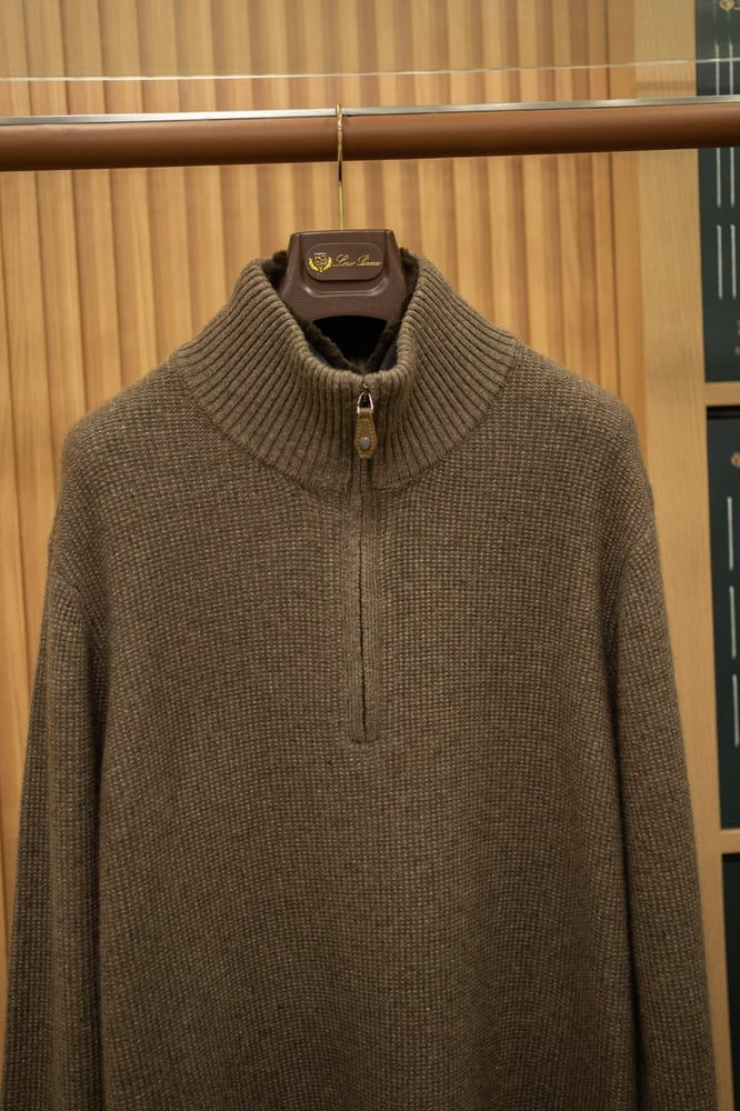سويتشيرت صوف كشمير فاخر بنصف سحاب من لورو بيانا (Loro Piana Cashmere Half-Zip Sweater)