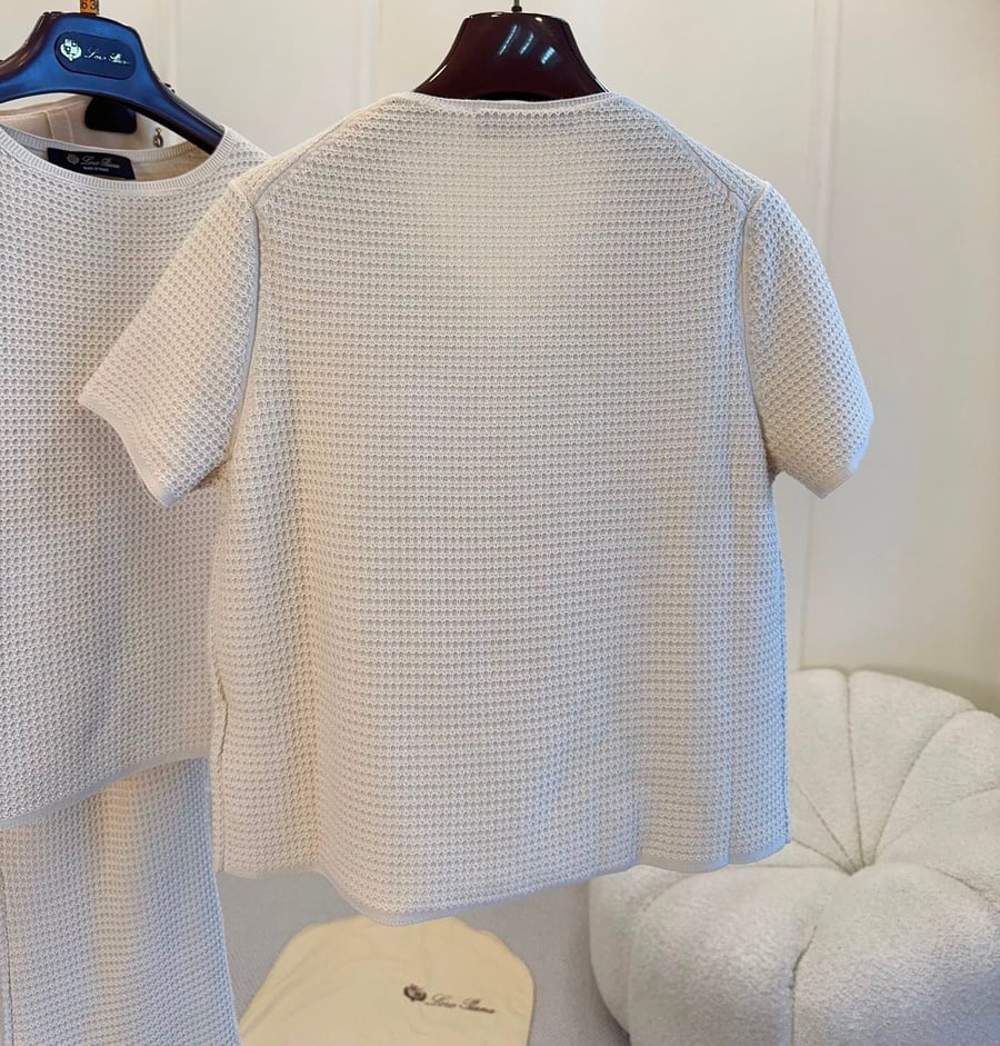 سترة "لورو بيانا" المحبوكة بنسيج الوافل (Loro Piana Waffle-Knit Double-Breasted Top)