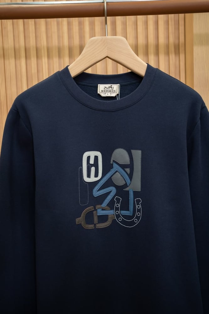 سويتشيرت رجالي فاخر بتصميم فني من هيرميس (Hermès Graphic Appliqué Sweatshirt)