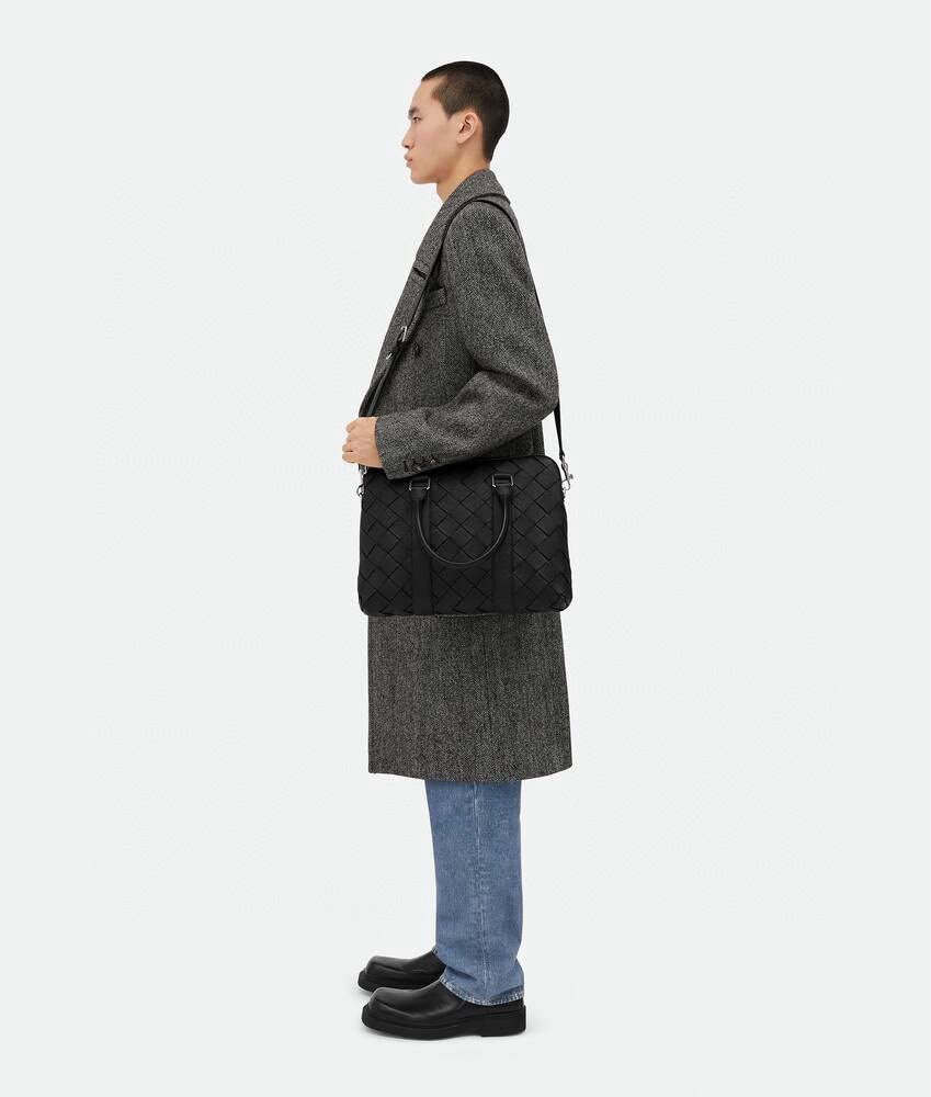 حقيبة يد جلدية فاخرة بتصميم مجدول من بوتيغا فينيتا (Bottega Veneta)