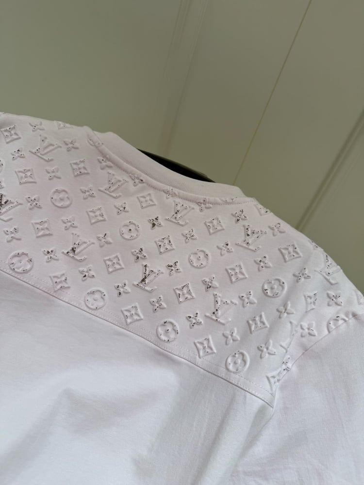 تيشيرت فاخر للرجال من لوي فيتون (Louis Vuitton T-Shirt)