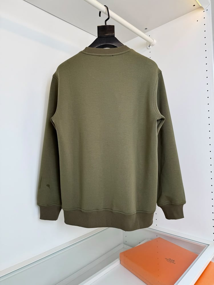 سويت شيرت هيرميس الفاخر بجيب الجاكار (Hermes Jacquard Pocket Sweatshirt)