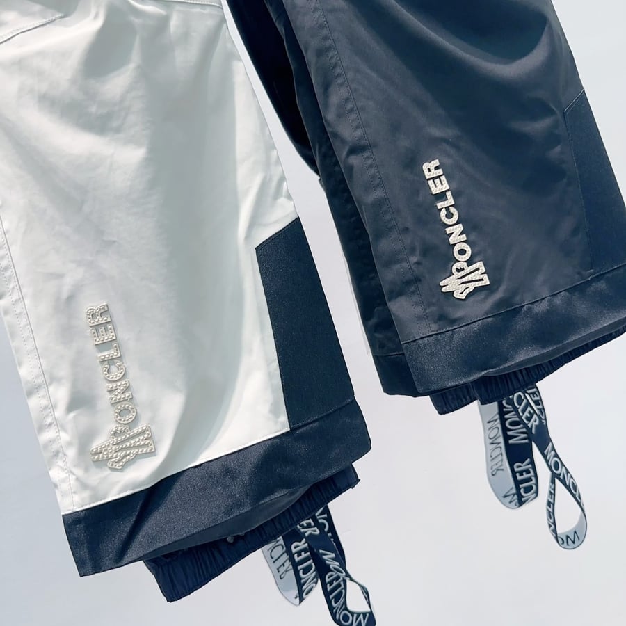 طقم التزلج الشتوي الفاخر من مونكلر غرونوبل (Moncler Grenoble Ski Jacket & Pants Set)