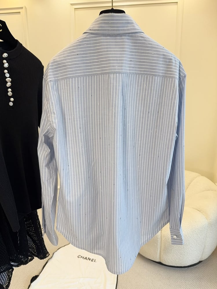 قميص "شانيل" (Chanel) الفاخر