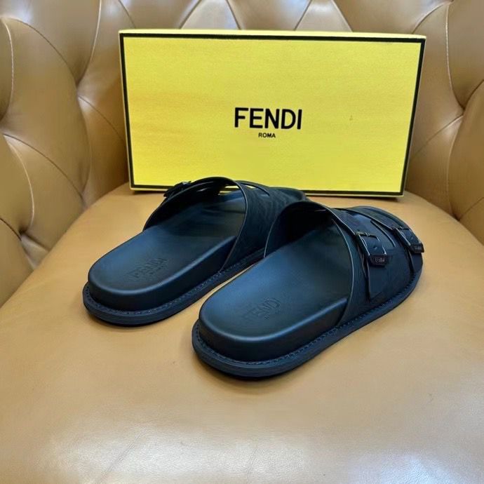 صندل فندي أسود بنقشة FF مفرغة Fendi FF Interlace Sandals