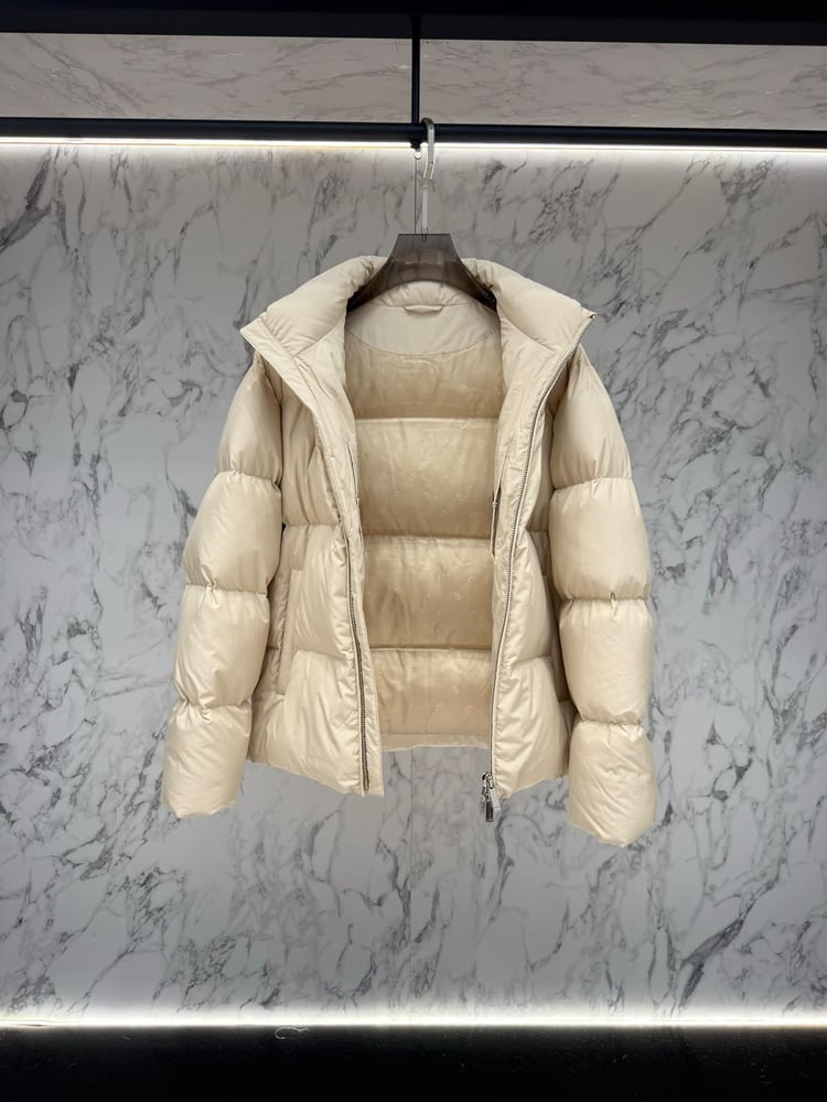 جاكيت منفوخ (Puffer) رجالي فاخر بياقة عالية من كريستيان ديور (Christian Dior)