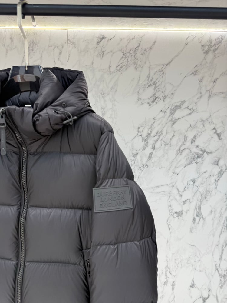 جاكيت هودي رجالي أسود من بريبري (Burberry)