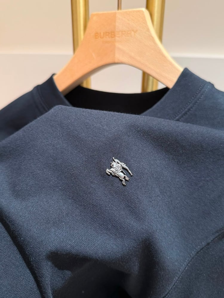 سويتشيرت رجالي بأكمام طويلة من بربري (Burberry Long-Sleeve Sweatshirt)