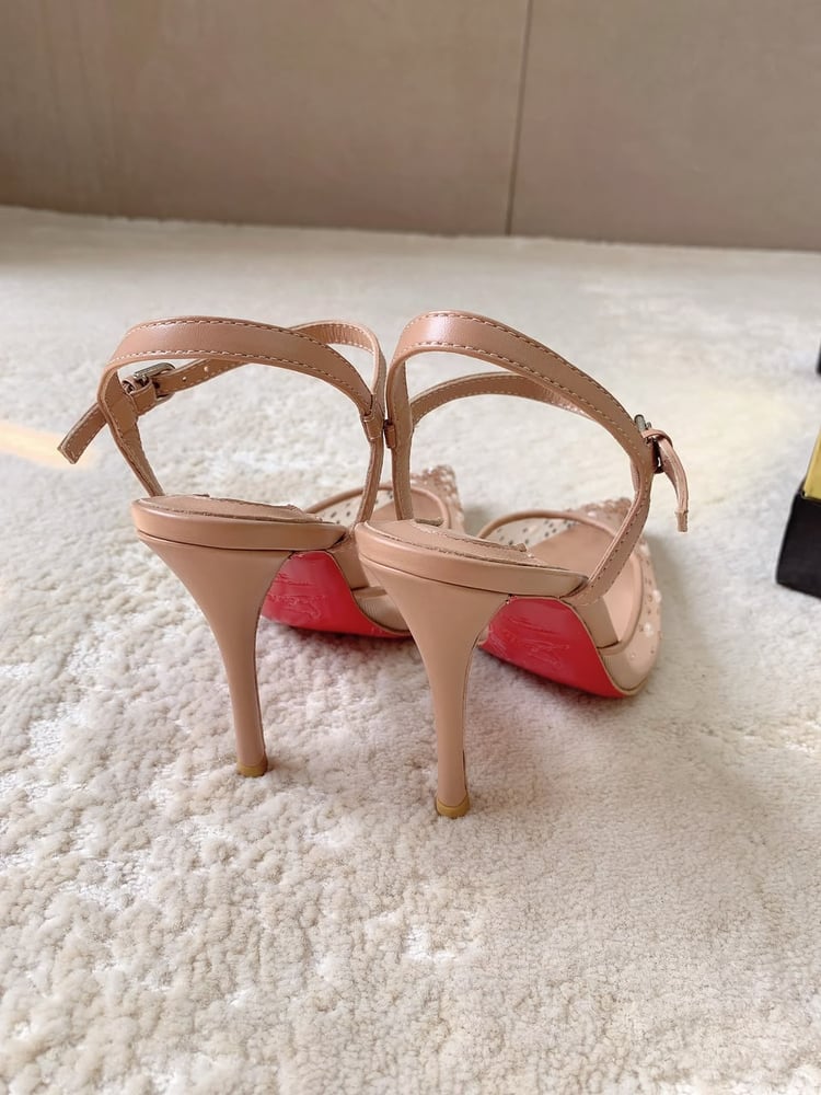 حذاء كريستيان لوبوتان (Christian Louboutin) الكعب العالي المرصع