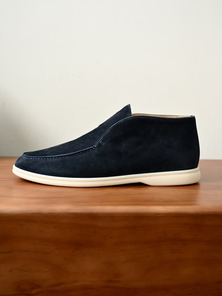 حذاء لورو بيانا الرجالي الشمواه الأيقوني (Loro Piana Open Walk Suede Shoes)