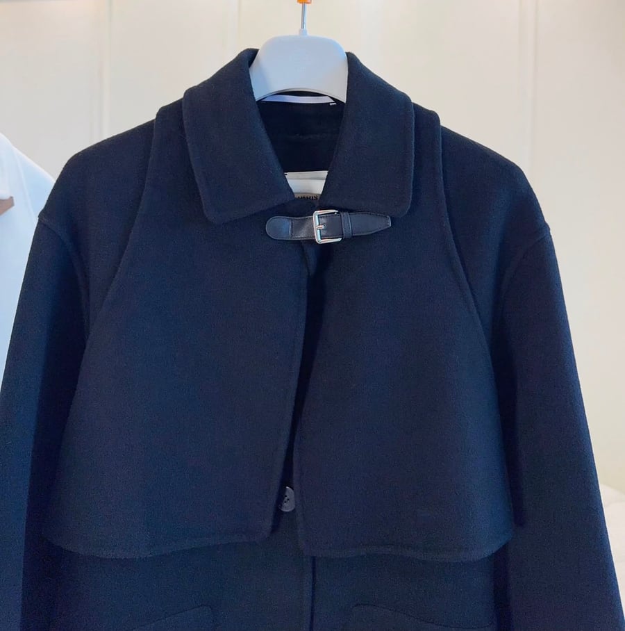 معطف "هيرميس" (Hermès) النسائي المزدوج الفاخر بقصة الكاب