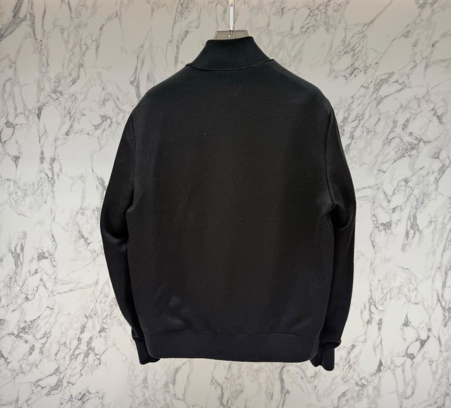 جاكيت رجالي فاخر بتصميم هجين من مونكلير (Moncler)