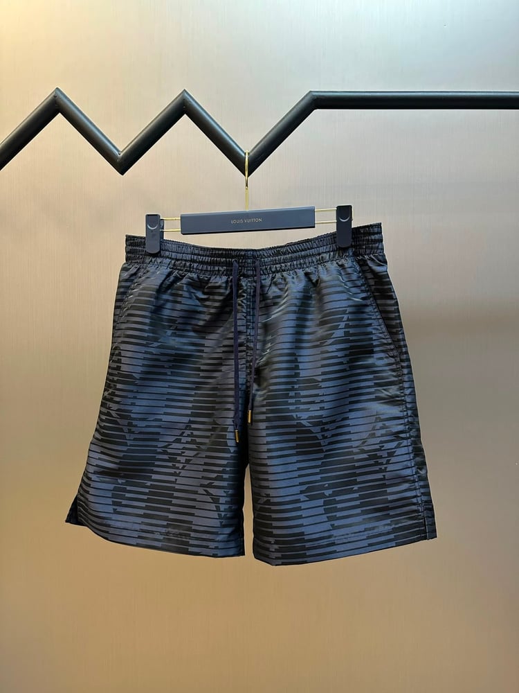 شورت سباحة فاخر للرجال من لوي فيتون (Louis Vuitton Swim Shorts)