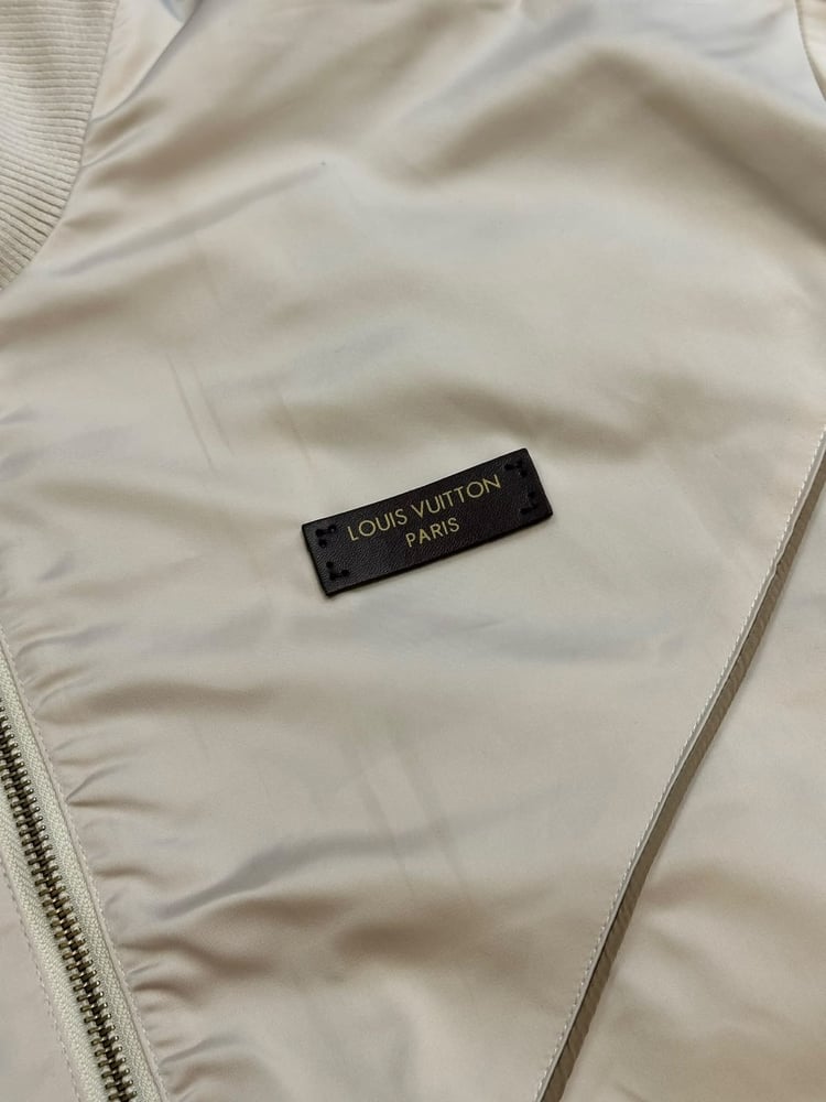 جاكيت لويس فيتون الساتان الفاخر (Louis Vuitton Satin Bomber Jacket)