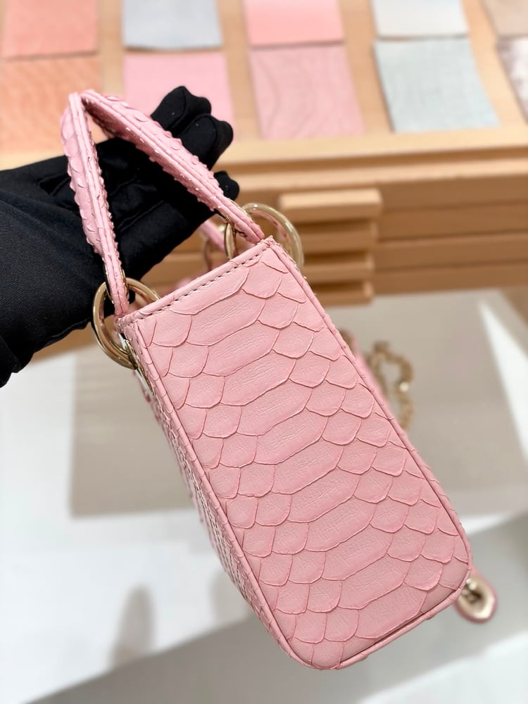 حقيبة يد نسائية فاخرة "ديور" (Dior)