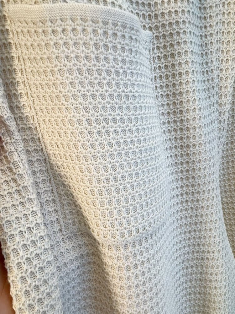 بنطال "لورو بيانا" المحبوك بنسيج الوافل الفاخر (Loro Piana Waffle-Knit Trousers)