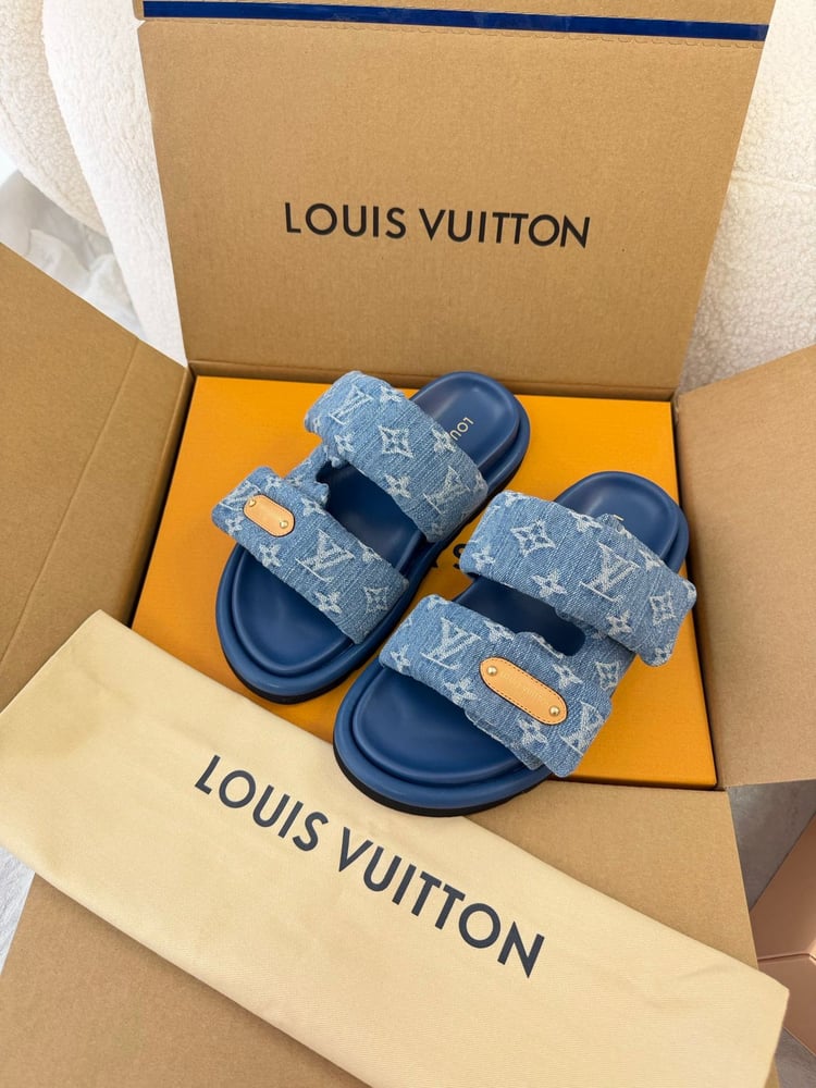 صندل "لويس فيتون" من الدنيم المبطن (Louis Vuitton Padded Denim Sandals)