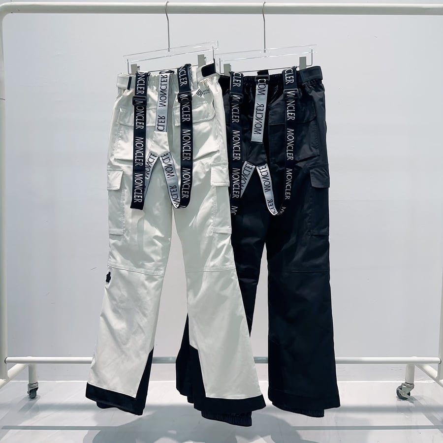 طقم التزلج الشتوي الفاخر من مونكلر غرونوبل (Moncler Grenoble Ski Jacket & Pants Set)
