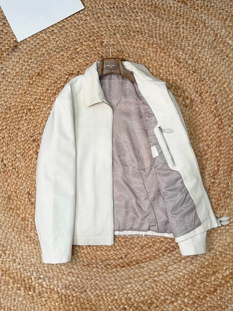 جاكيت جلد / شمواه رجالي فاخر من "برلوتي" (Berluti) باللون الأبيض الأنيق (Off-White Suede Jacket)