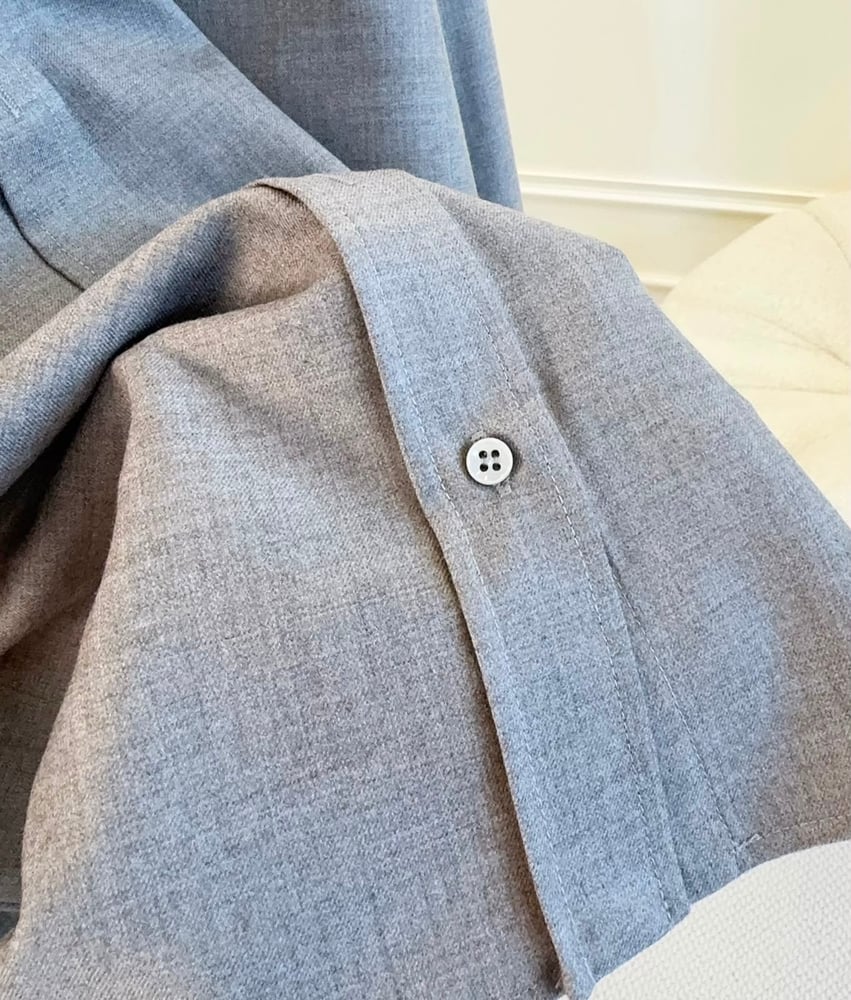 قميص "برونيلو كوتشينيلي" (Brunello Cucinelli) النسائي الفاخر باللون الرمادي