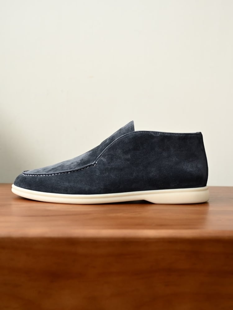 حذاء لورو بيانا الرجالي الشمواه الأيقوني (Loro Piana Open Walk Suede Shoes)