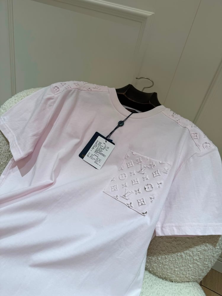 تيشيرت فاخر للرجال من لوي فيتون (Louis Vuitton T-Shirt)