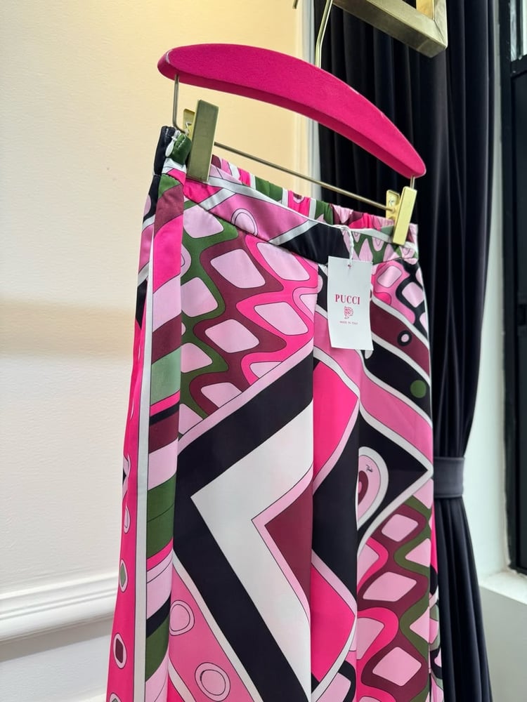 تنورة "بوتشي" (Pucci) الفاخرة