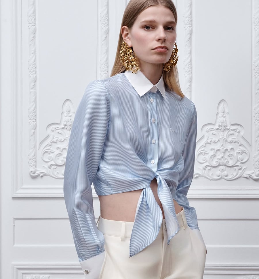 قميص ديور (Dior) المخطط الفاخر بياقة بيضاء وتصميم عقدة عصرية