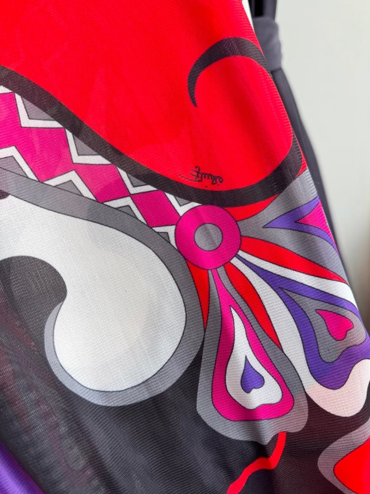 فستان "بوتشي" (Pucci)