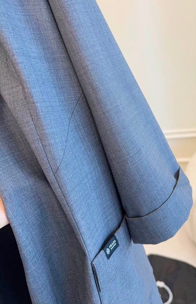 معطف "برادا" الخفيف بأسلوب البليزر (Prada Lightweight Blazer Coat)